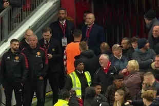 Cristiano's departure for the locker room, while a United game for the Premier League was still being played, he was on the bench and had not entered.