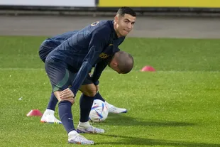 Cristiano Ronaldo, in a training session for the Portugal team, where he did not play the last friendly due to gastric discomfort and is no longer untouchable.