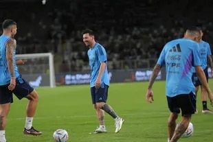 Laughter and relaxation during the training of the Argentine team in Abu Dhabi